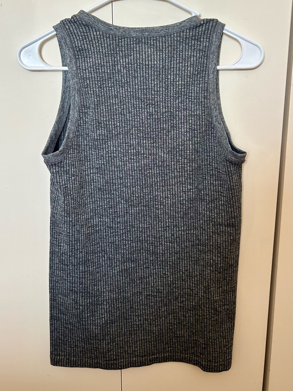 Athleta Charcoal Ribbed Sleeveless Tank - Picture 3 of 3